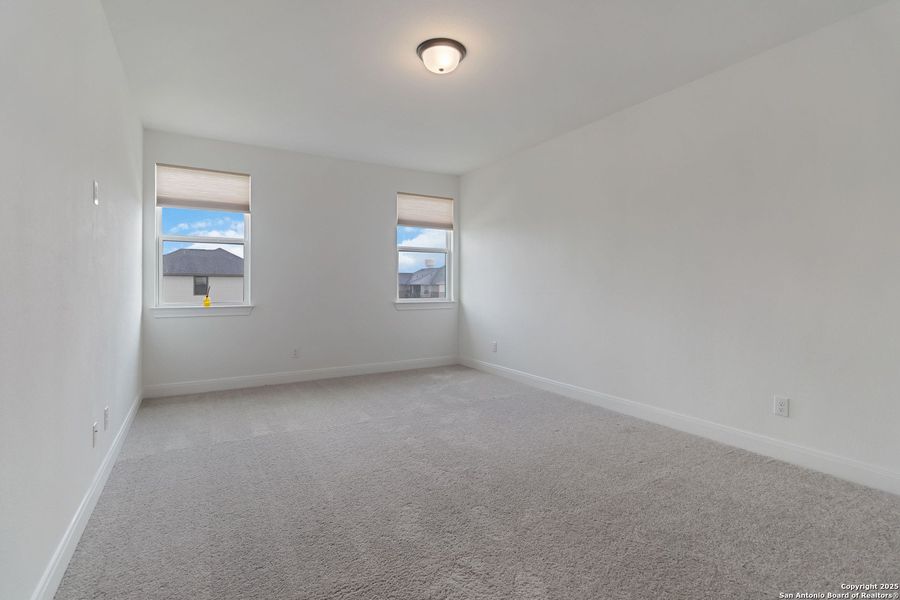 Spacious, unfurnished interior of a new home in Woodbridge Farms, La Vernia (Image 43).