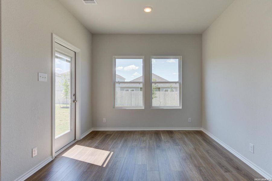 Spacious, unfurnished interior of a new home in Nopal Valley, San Antonio (Image 20).
