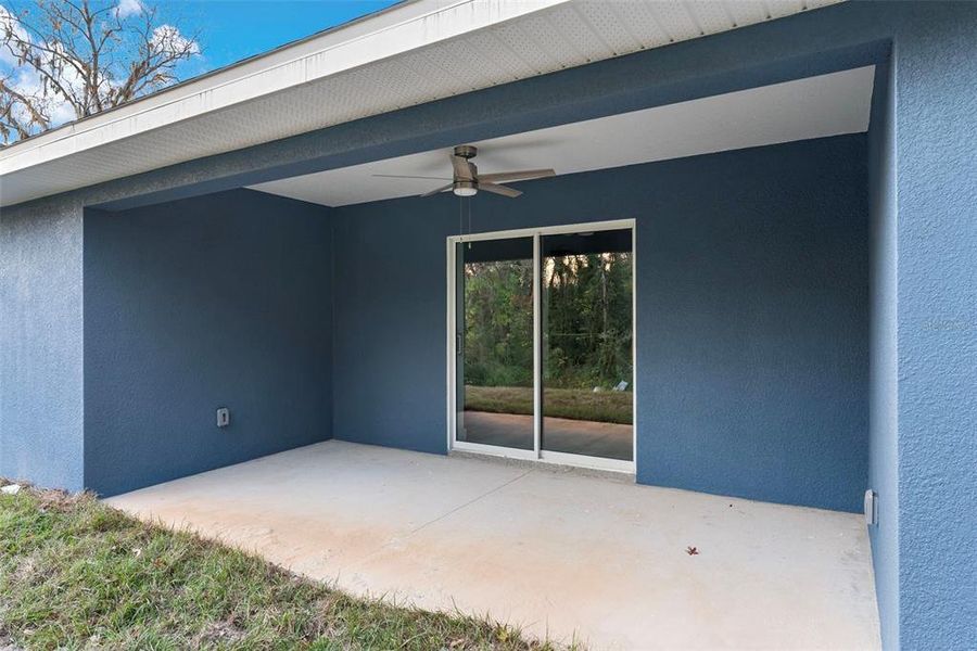 Exterior details and patio area of a home in , Lakeland (Image 4).
