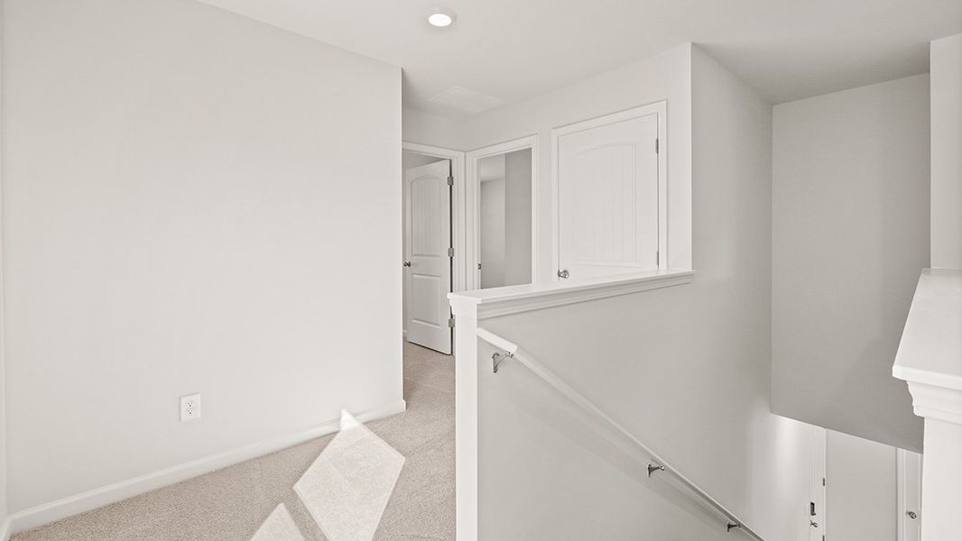 Spacious, unfurnished interior of a new home in Sherwood Manor, South Fulton (Image 8).