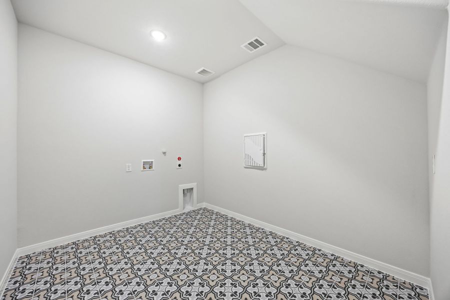 Representative unfurnished interior of a home built from the Becker by Cambridge Homes in Tinsley Meadows, Van Alstyne (Image 19).