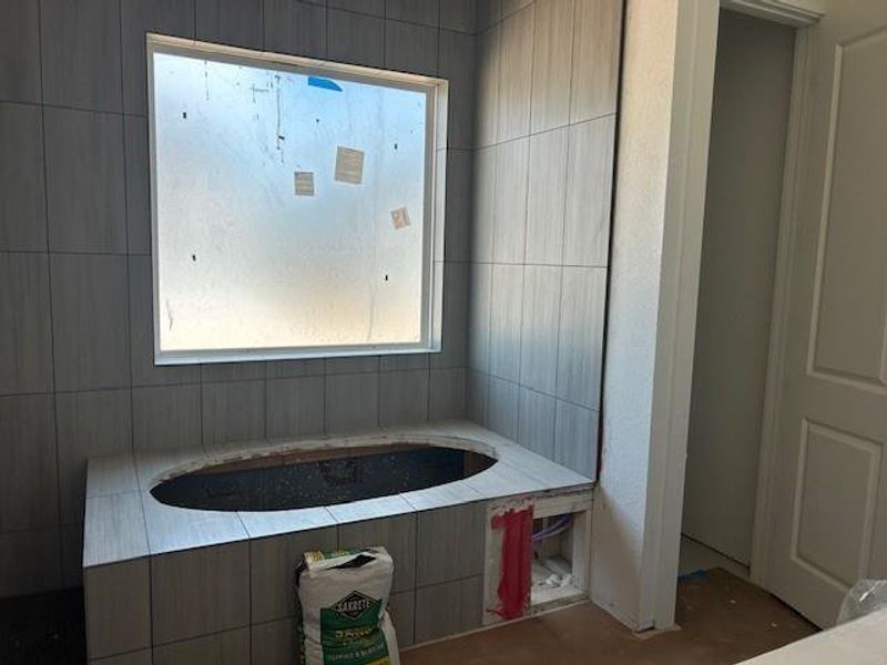 Set in 6 ft tub included.