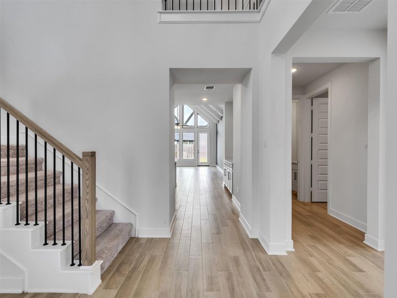 Spacious, unfurnished interior of a new home in Cross Creek West, Fulshear (Image 38).