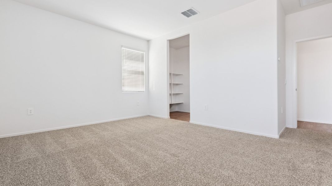 Spacious, unfurnished interior of a new home in Rio Rancho Estates, Wittmann (Image 18).