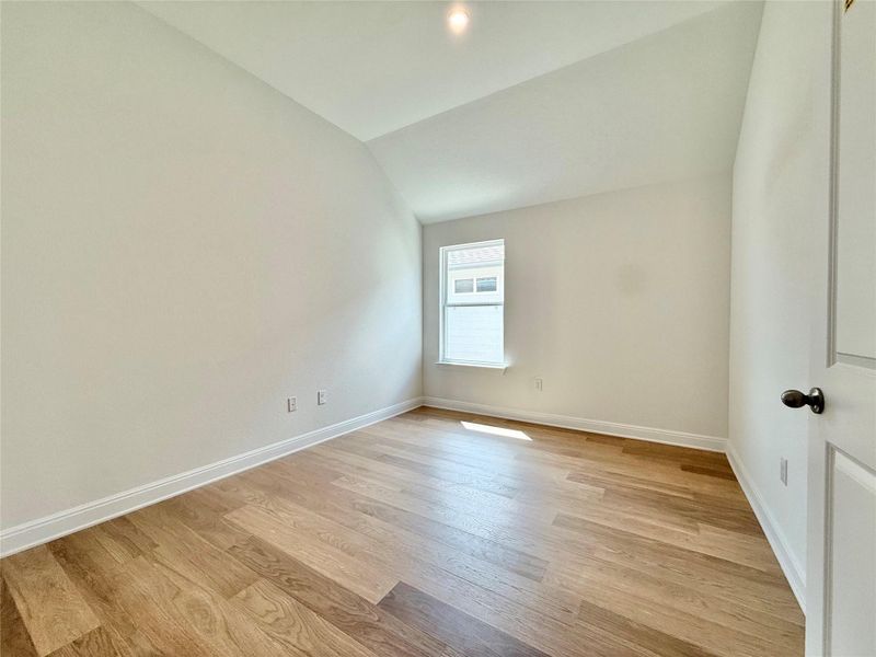 Spacious, unfurnished interior of a new home in Porter Country, Buda (Image 14).