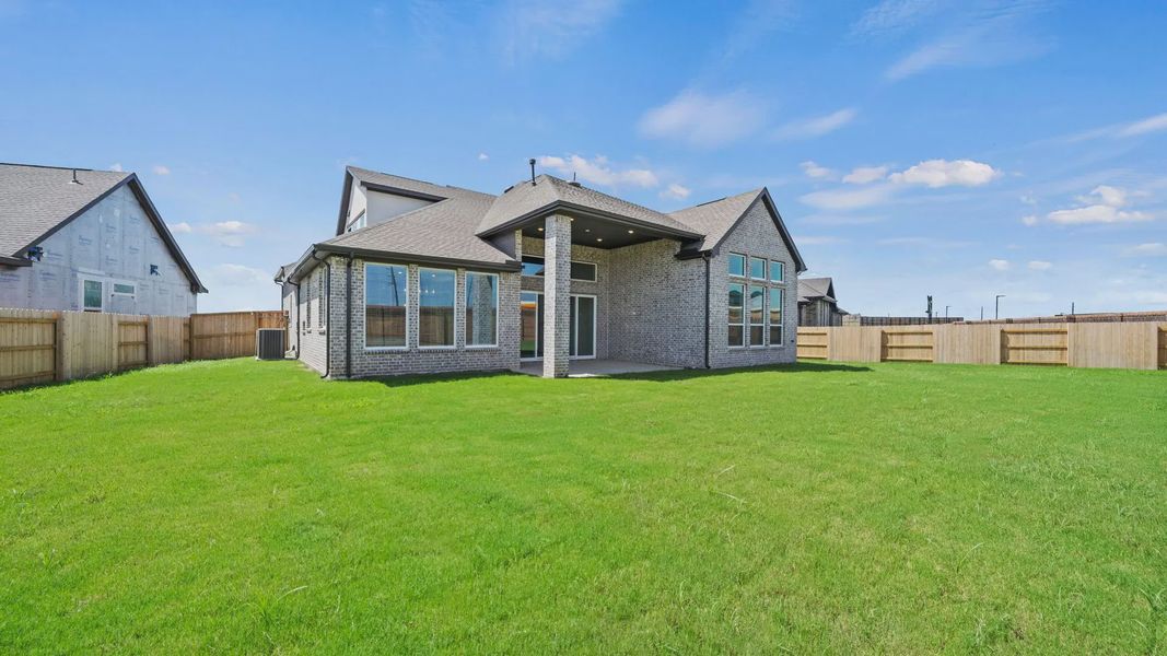 Representative exterior details of a home built from the Rivers by Chesmar Homes in Sofi Lakes, Katy (Image 4).