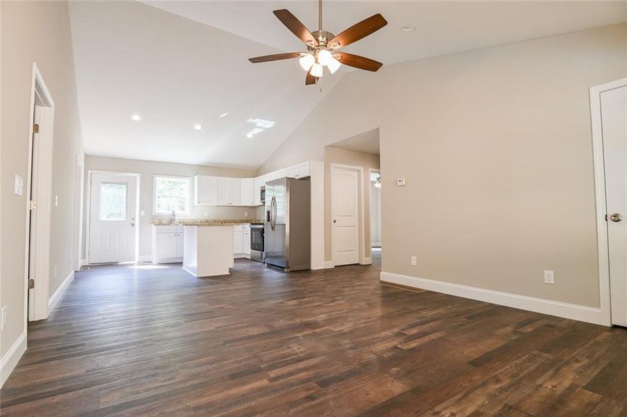 Spacious, unfurnished interior of a new home in , Dahlonega (Image 14).