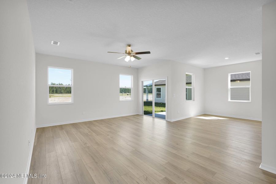 Spacious, unfurnished interior of a new home in Westport Landing, Jacksonville (Image 8).