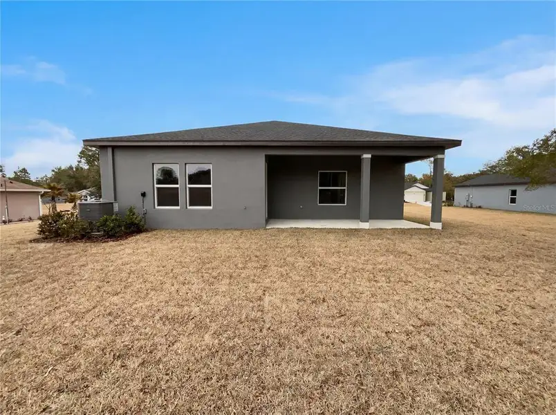 Exterior details and patio area of a home in Grand Park, Dunnellon (Image 3).