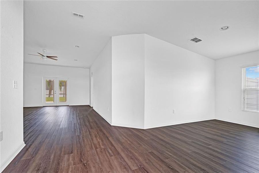 Spacious, unfurnished interior of a new home in Sand Lake Groves, Bartow (Image 14). Spacious, unfurnished interior of a new home in Sand Lake Groves, Bartow (Image 14).