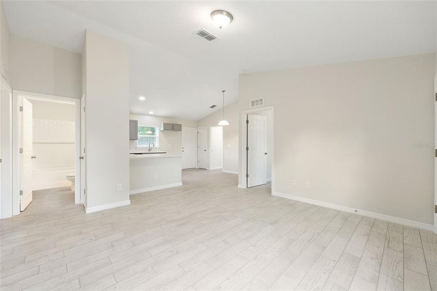 Spacious, unfurnished interior of a new home in , Ocala (Image 25).