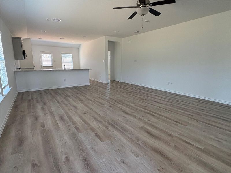 Spacious, unfurnished interior of a new home in , Conroe (Image 5).