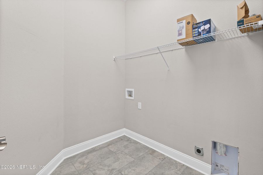 Spacious, unfurnished interior of a new home in , Jacksonville (Image 25).