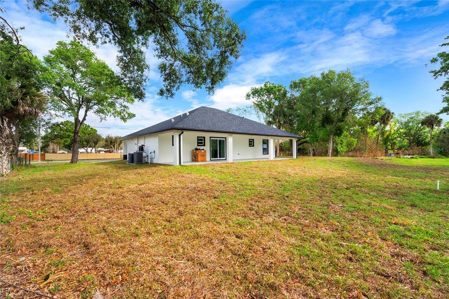 Exterior details and patio area of a home in , Okeechobee (Image 30).