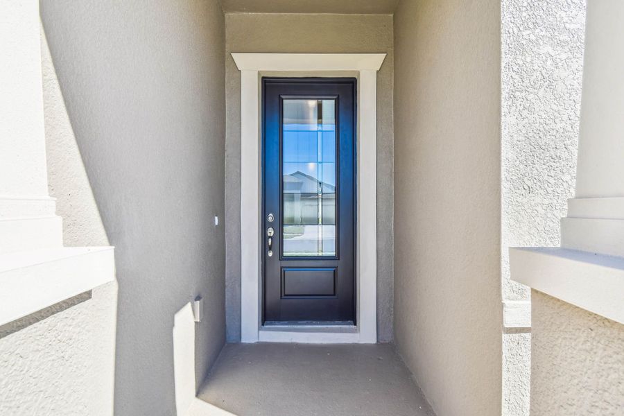 Exterior details and patio area of a home in Pinecone Reserve, Brooksville (Image 4).