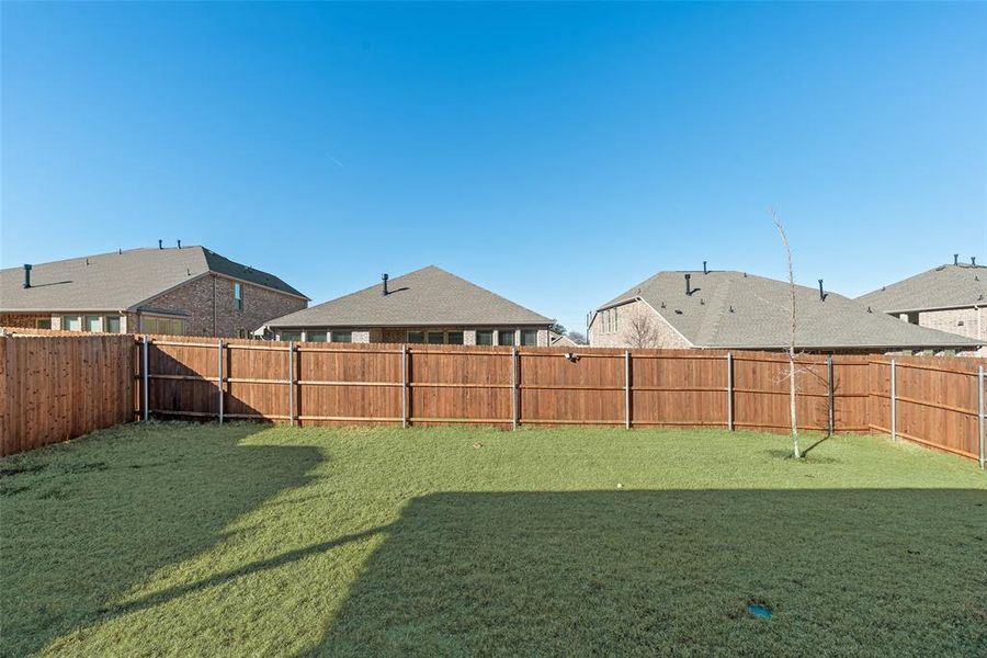 Exterior details and patio area of a home in Reatta Ridge, Justin (Image 3).