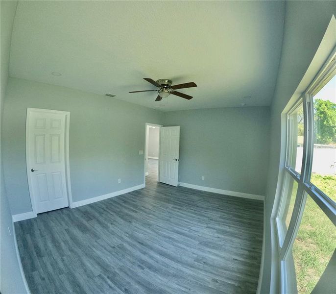 Spacious, unfurnished interior of a new home in , Tampa (Image 25).
