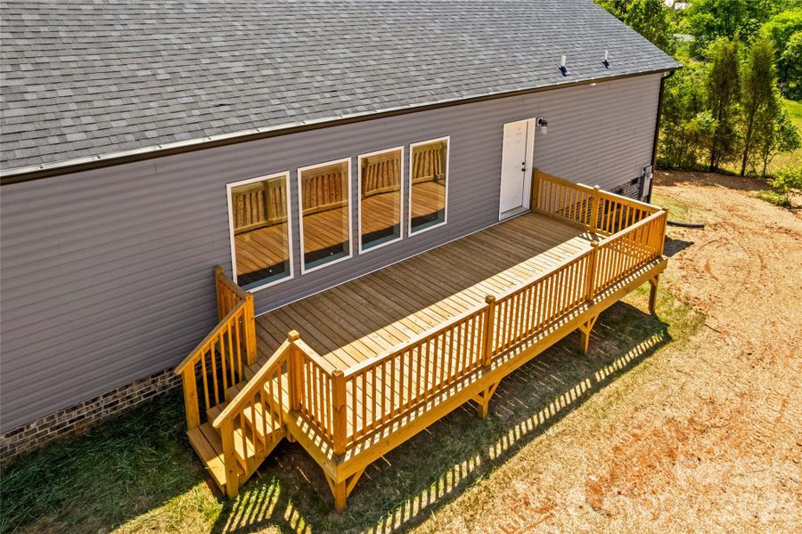 Exterior details and patio area of a home in , Catawba (Image 23).