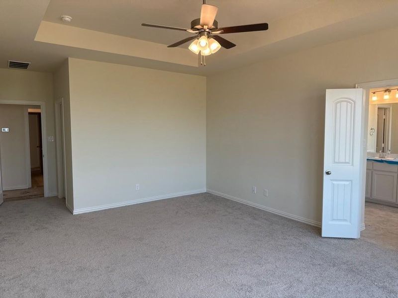 Spacious, unfurnished interior of a new home in Covenant Park, Springtown (Image 3).