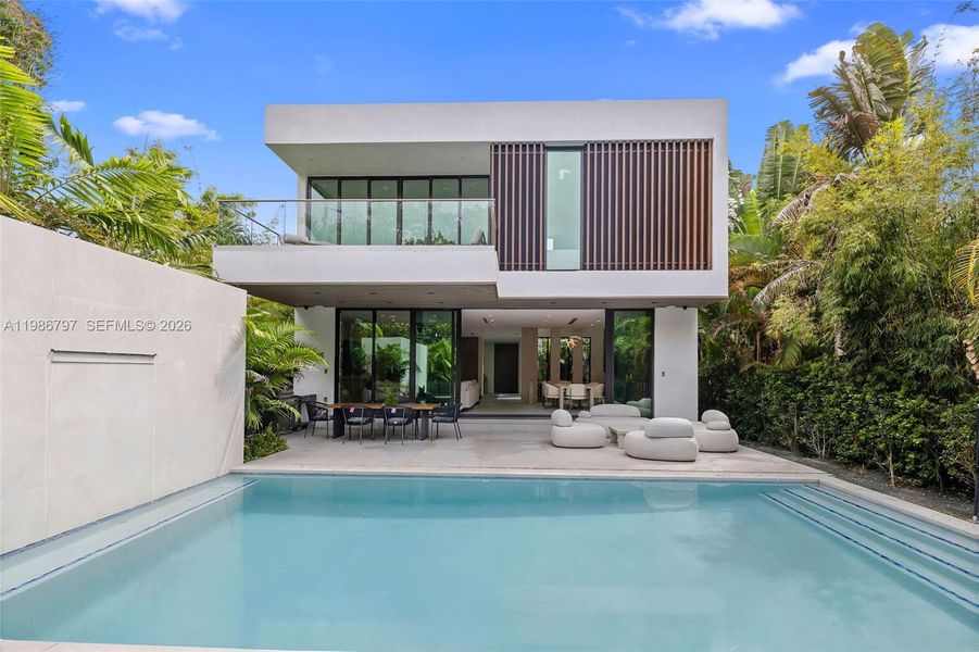 Exterior details and patio area of a home in , Miami Beach (Image 27).
