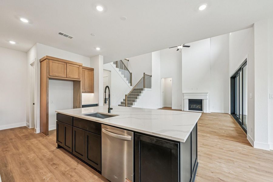 Furnished interior view inside a new home in Evergreen 60', Conroe (Image 9).