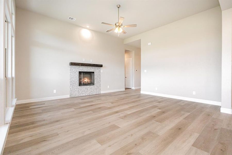 Spacious, unfurnished interior of a new home in Ten Mile Creek Estates, DeSoto (Image 15).