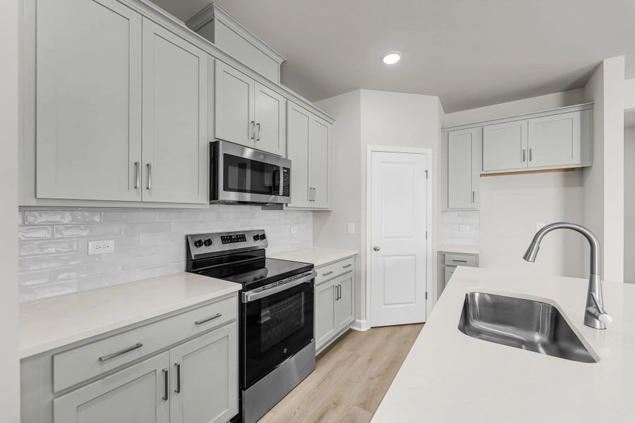 Similar Greenwood floorplan with Milan Collection. Features and finishes may change.