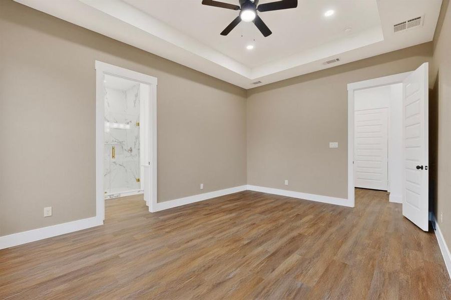 Spacious, unfurnished interior of a new home in , Athens (Image 15).