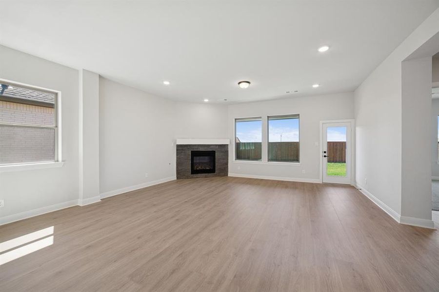 Spacious, unfurnished interior of a new home in Myrtle Creek, Waxahachie (Image 20). Spacious, unfurnished interior of a new home in Myrtle Creek, Waxahachie (Image 20).