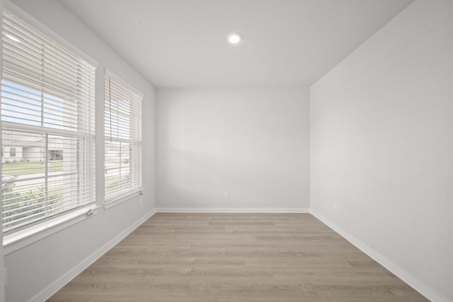 Spacious, unfurnished interior of a new home in Sunterra, Katy (Image 12).