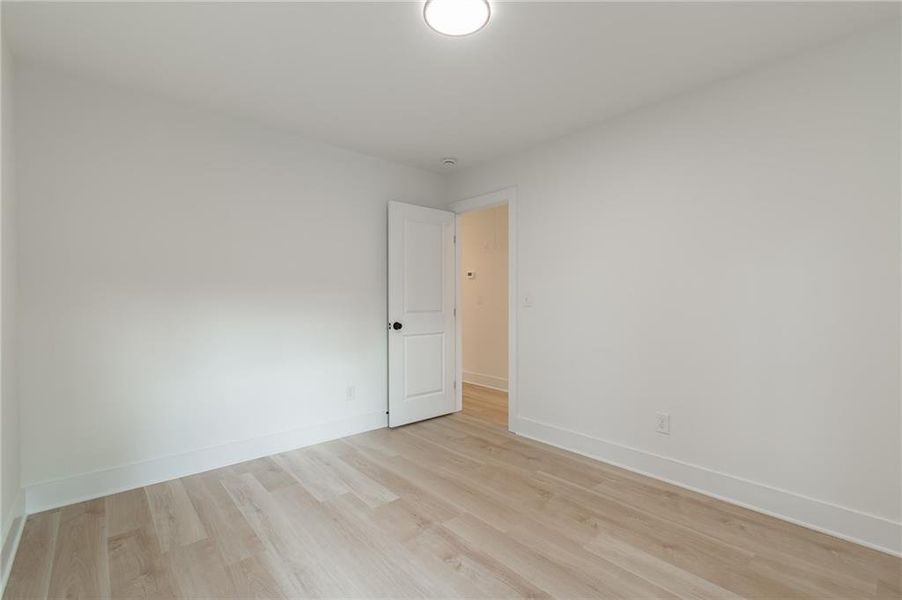 Spacious, unfurnished interior of a new home in , Gainesville (Image 14).