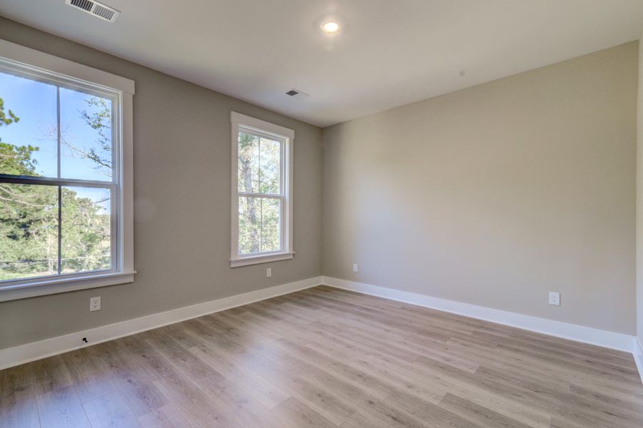 Spacious, unfurnished interior of a new home in , Charleston (Image 18).