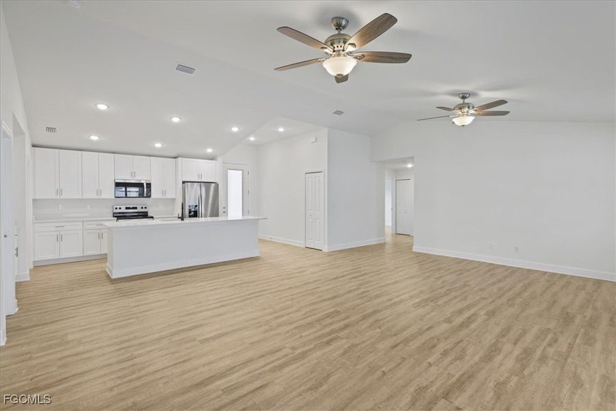Spacious, unfurnished interior of a new home in Cape Coral, Cape Coral (Image 17).