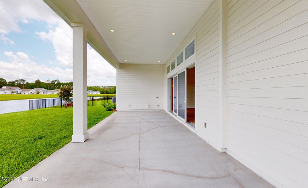 Spacious, unfurnished interior of a new home in Amelia National, Fernandina Beach (Image 5).