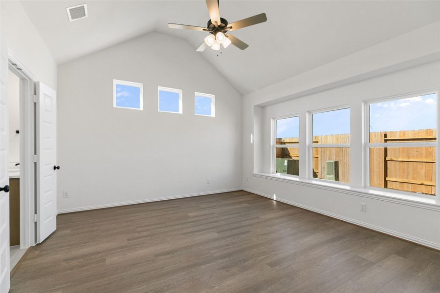Spacious, unfurnished interior of a new home in Oakwood Estates, Waller (Image 17).