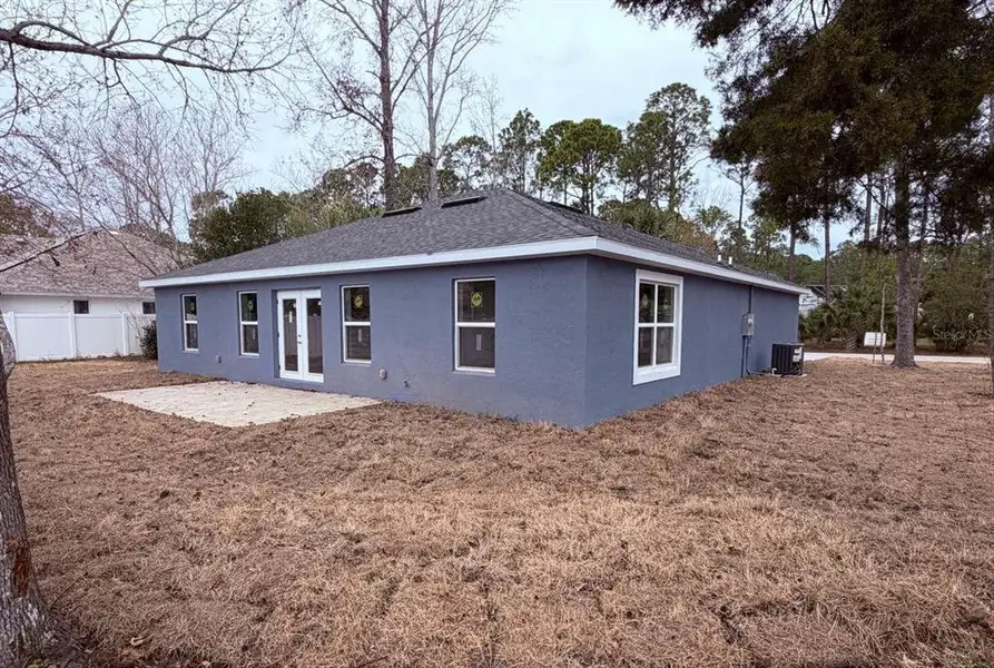 Exterior details and patio area of a home in , Palm Coast (Image 3).