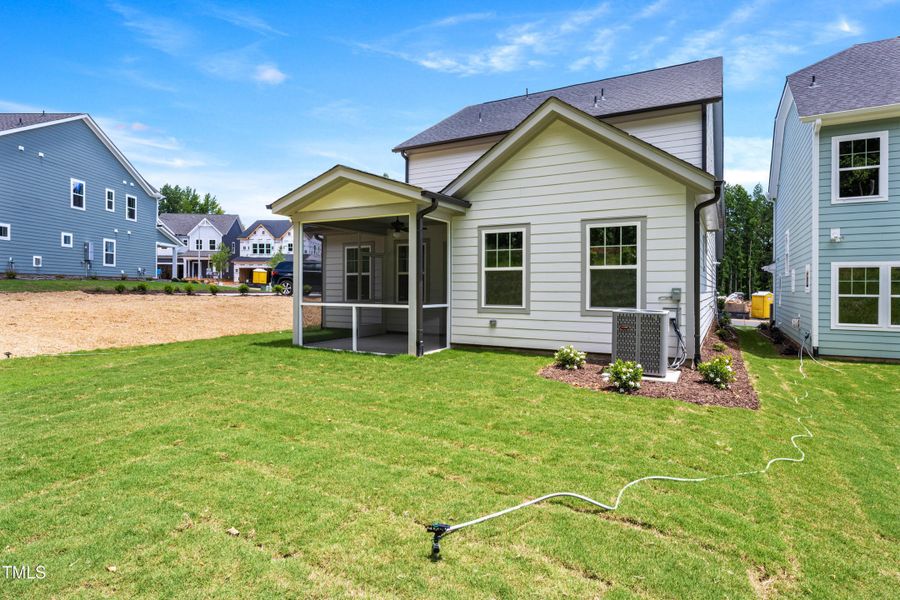 CP7-0253_Bliss_B_ExteriorRear