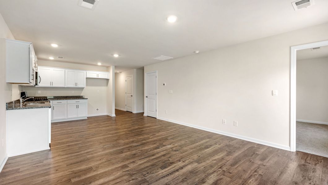 Spacious, unfurnished interior of a new home in Varner Station, Woodruff (Image 15).