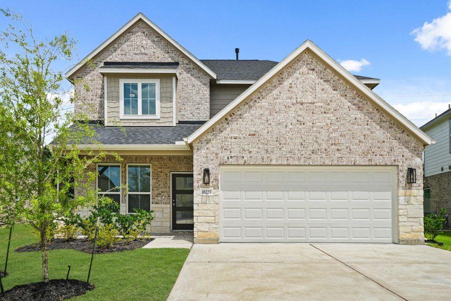Front exterior of a new home in Grand Oaks – The Cove, Houston, TX, highlighting curb appeal (Image 15). Front exterior of a new home in Grand Oaks – The Cove, Houston, TX, highlighting curb appeal (Image 15).