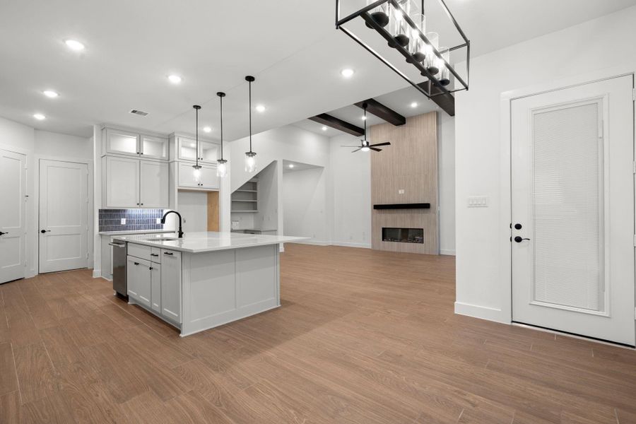 Furnished interior view inside a new home in Evergreen, Conroe (Image 16).