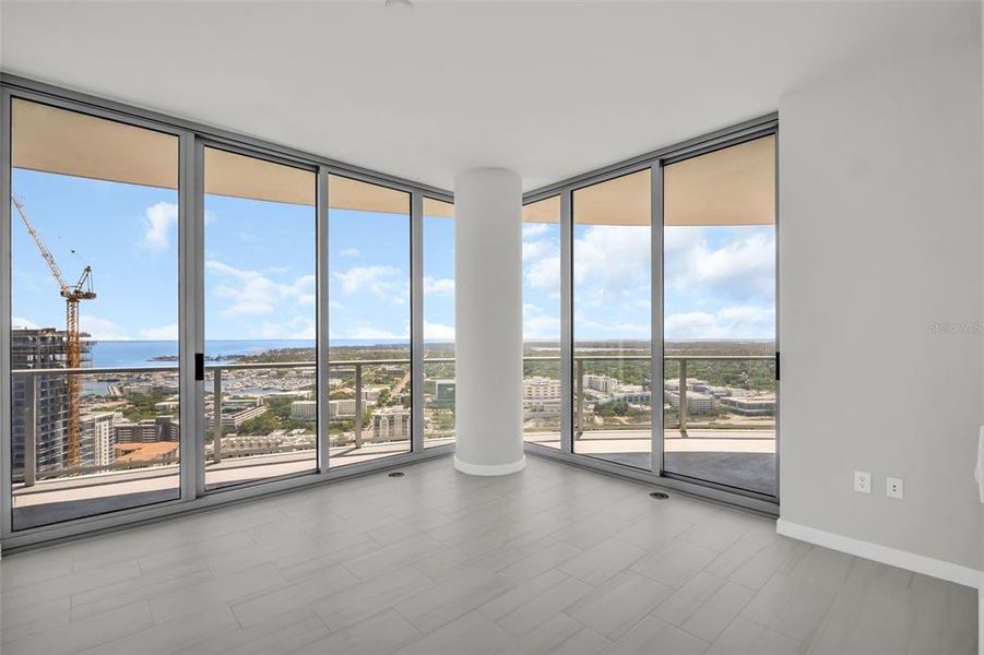 Spacious, unfurnished interior of a new home in , St. Petersburg (Image 59).