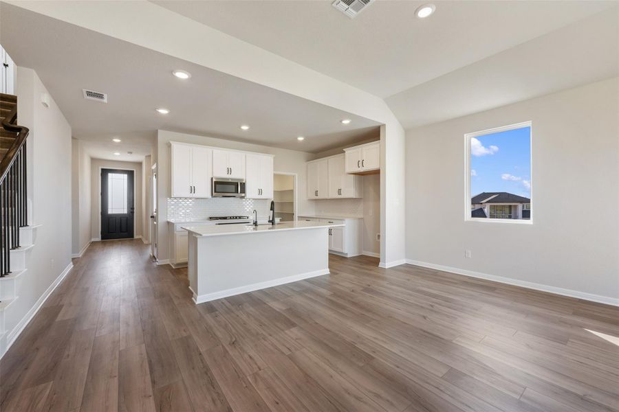 Representative images and renderings are for illustrative purposes. Actual structural options and design finishes of home may vary.