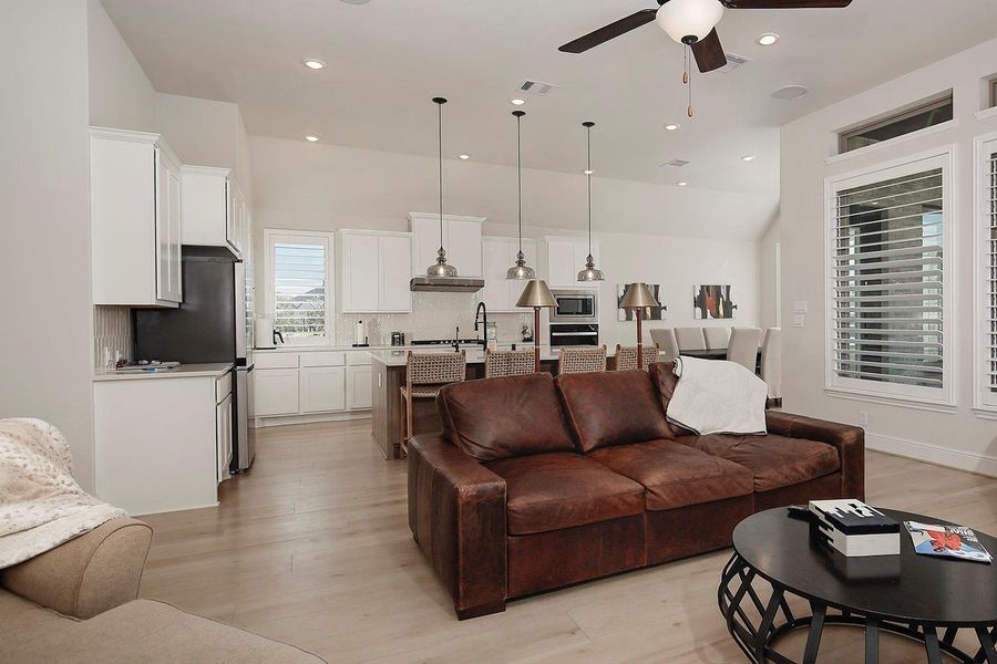 Furnished interior view inside a new home in Chambers Creek, Willis (Image 18). Furnished interior view inside a new home in Chambers Creek, Willis (Image 18).