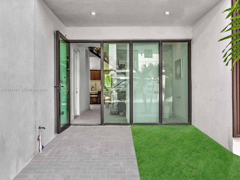 Exterior details and patio area of a home in , Dania Beach (Image 36).