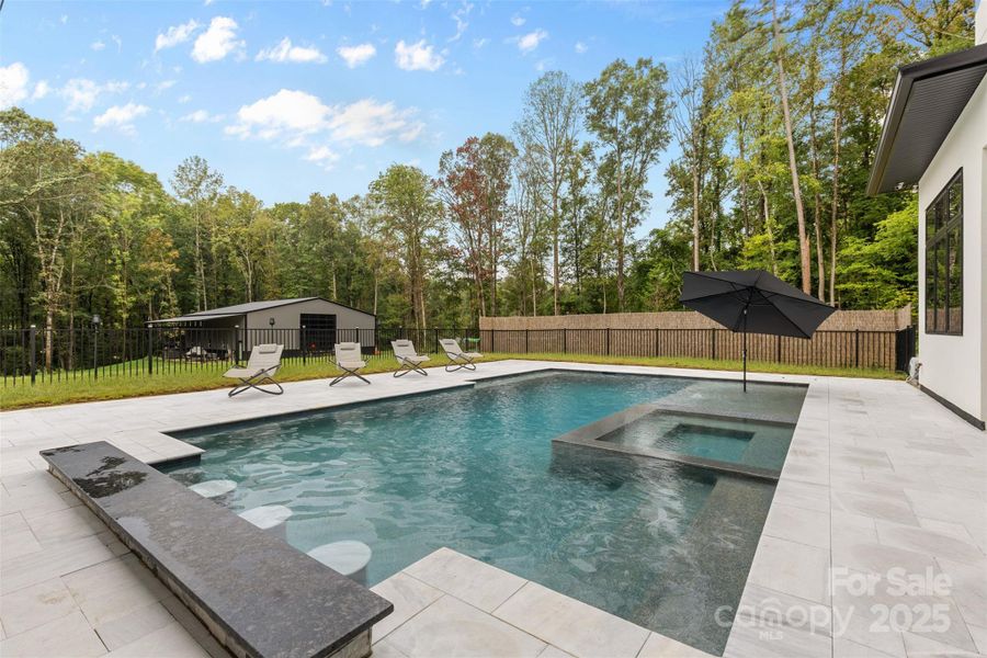 Community amenities in , Huntersville (Image 33). Community amenities in , Huntersville (Image 33).