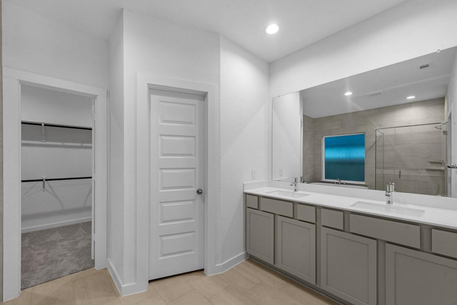 Furnished interior view inside a new home in Briarwood Crossing, Rosenberg (Image 10).