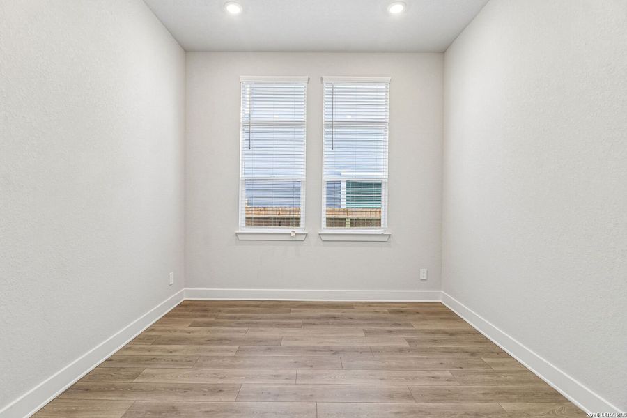 Spacious, unfurnished interior of a new home in Estancia Ranch - Classic Series, San Antonio (Image 40).