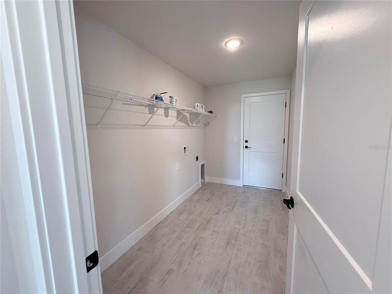 Spacious, unfurnished interior of a new home in Port Charlotte, Port Charlotte (Image 23).