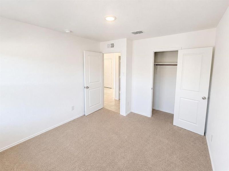 Spacious, unfurnished interior of a new home in Wright Farms: Watermill Collection, Dallas (Image 13).