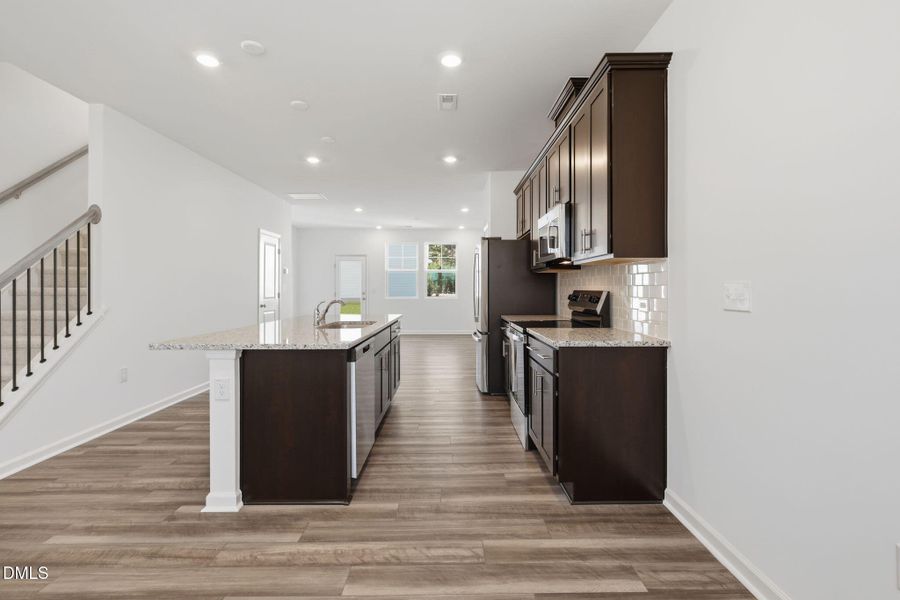 SUN_ElmGrove_Pic_Jackson_QMI_25_Kitchen_